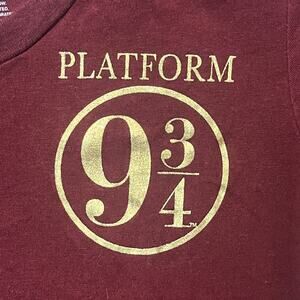 Harry Potter Women's V-neck T-shirt Medium Platform 9 3/4